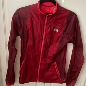 Burgundy/wine and coral color north face windbreaker. Super cute color combo.